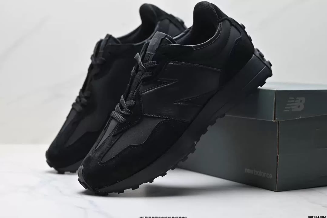 New Balance All Black taille 42