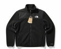 Veste polaire noire zippée de la marque The North Face